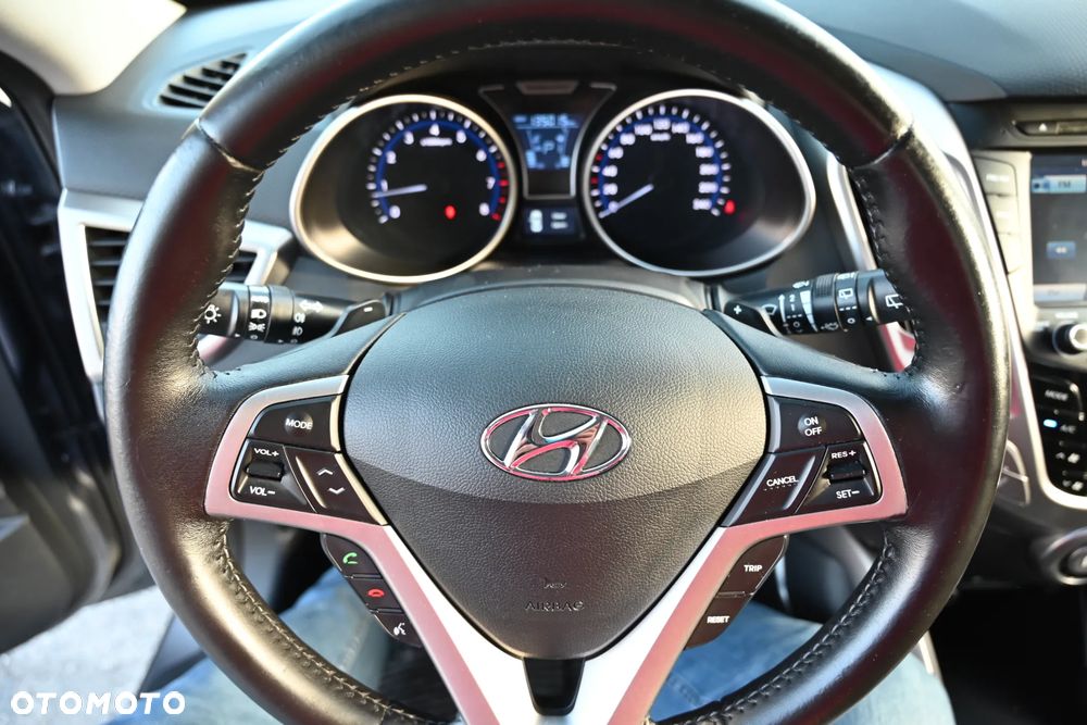 Hyundai Veloster - 32