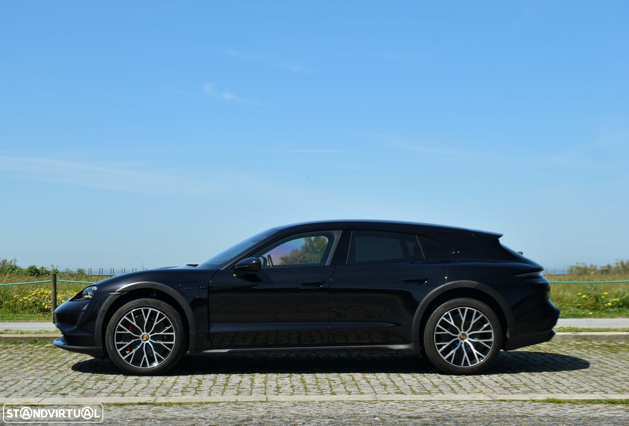 Porsche Taycan Cross Turismo 4S - 8