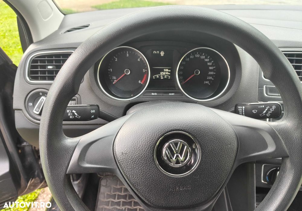 VOLKSWAGEN Polo 2015 — imagine 3