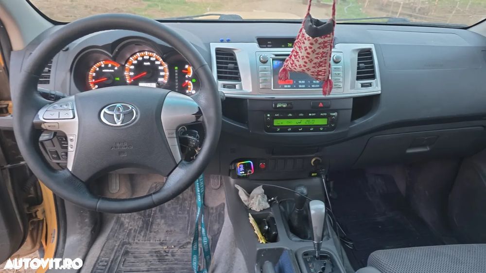 Toyota Hilux 4x4 Cabina Dubla Style+ Aut. - 8