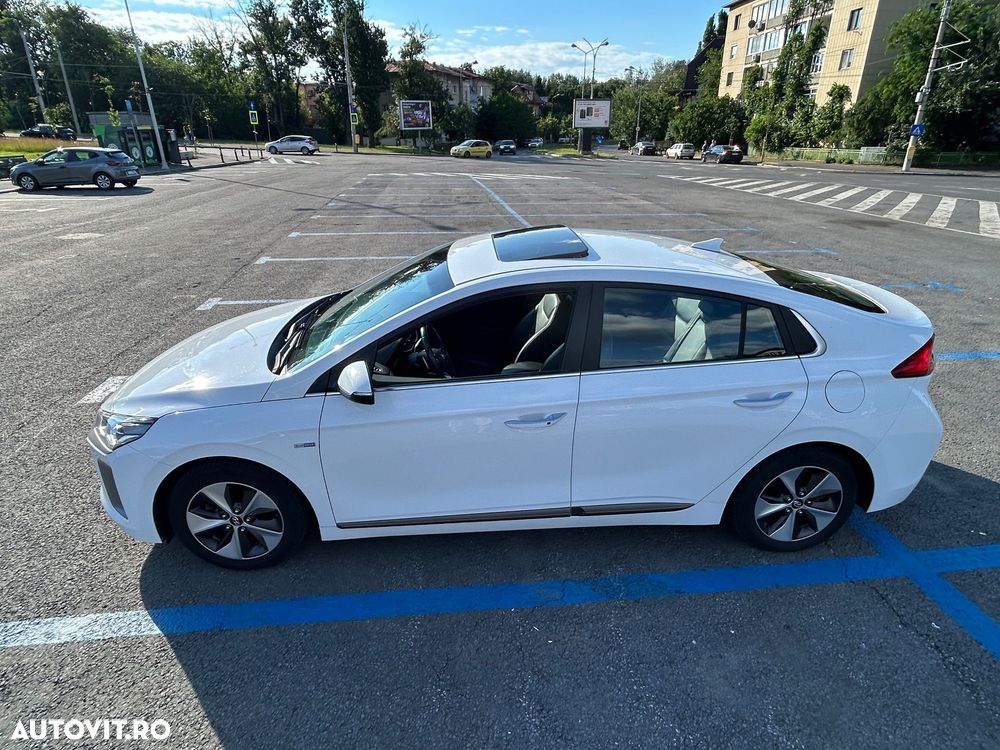 Hyundai IONIQ - 3