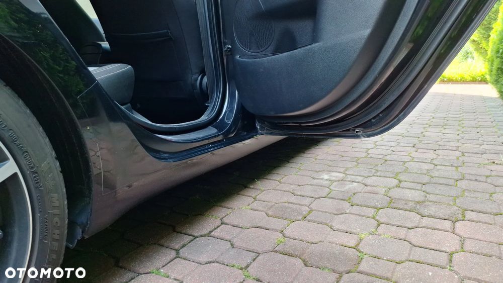 Kia Ceed - 36