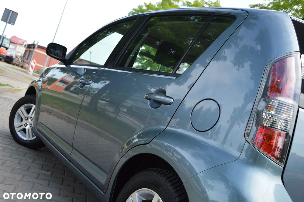 Daihatsu Sirion - 30