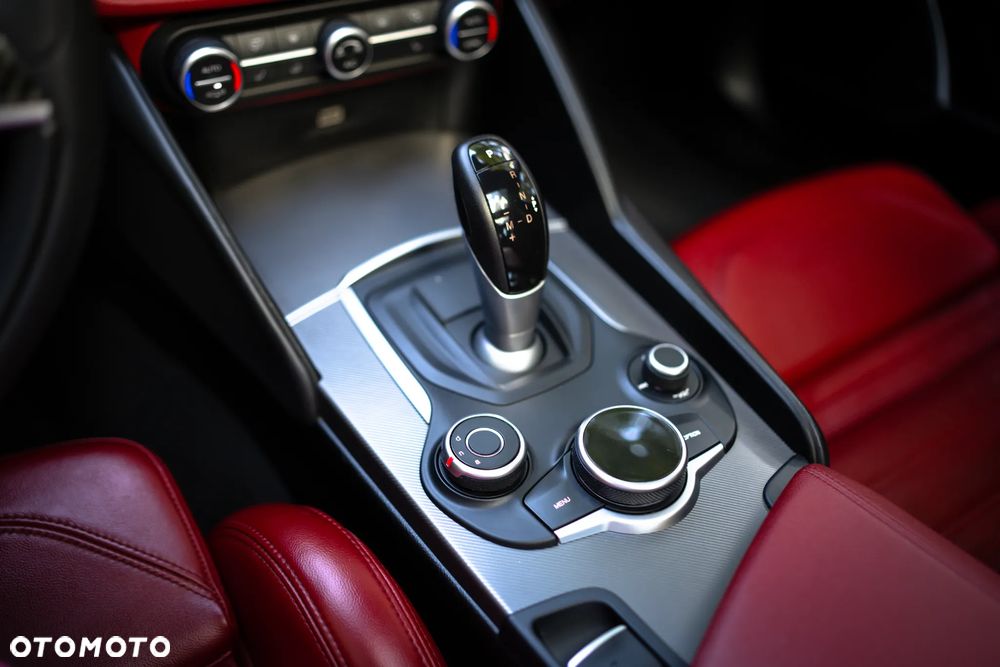 Alfa Romeo Giulia 2.0 Turbo 16V AT8 Veloce Ti - 11