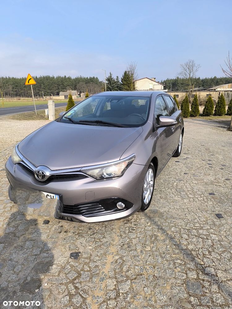 Toyota Auris 1.6 D-4D Design Edition - 1