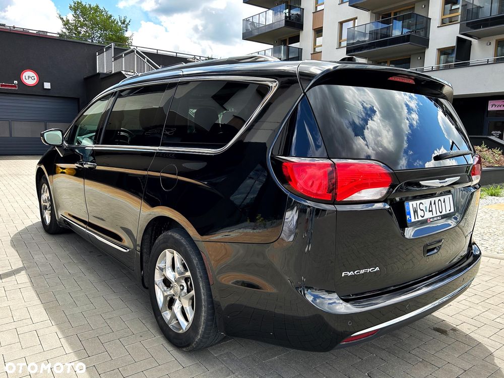 Chrysler Pacifica - 4