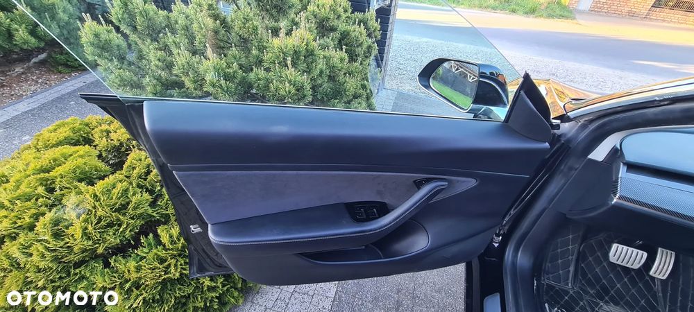 Tesla Model 3 - 21