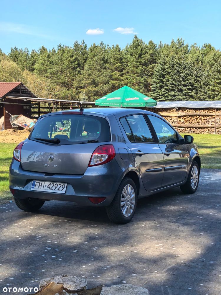 Renault Clio 1.2 16V Authentique - 5