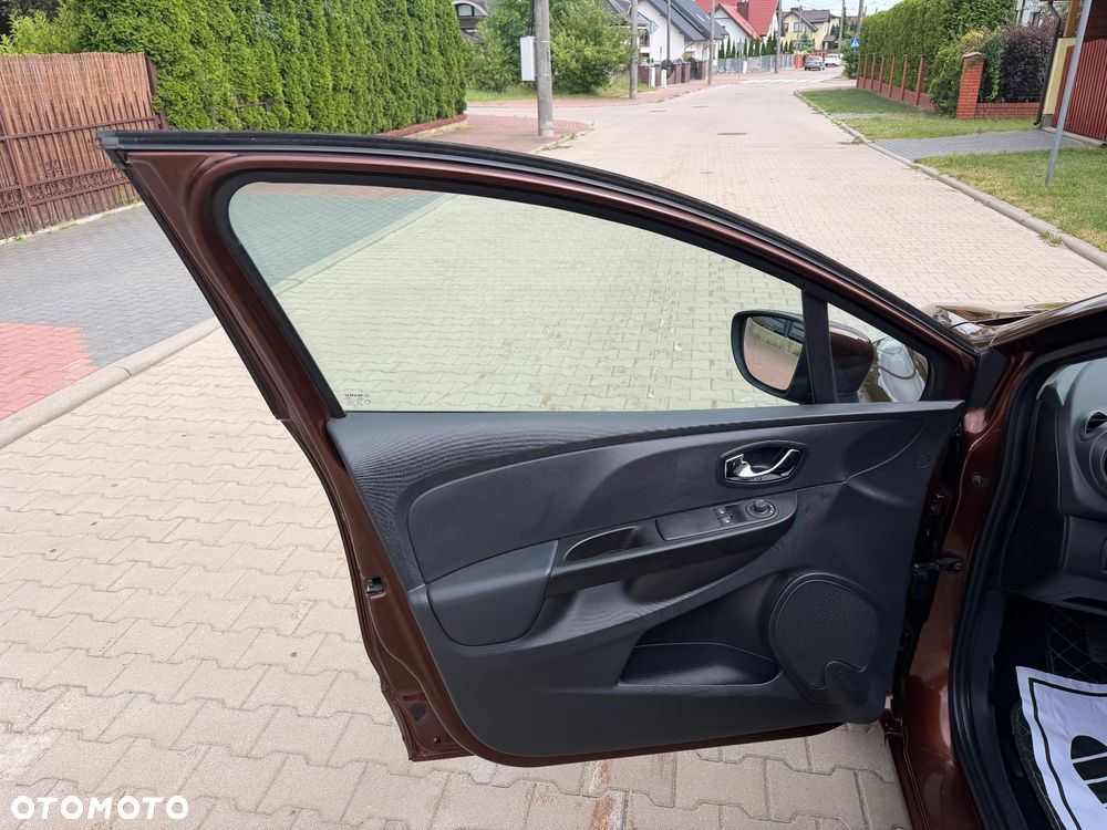 Renault Clio 1.2 16V 75 TomTom Edition - 35