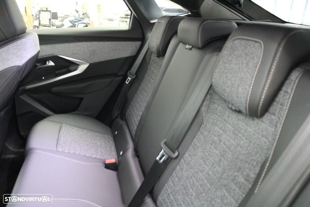 Peugeot E-3008 73 kWh Allure - 14