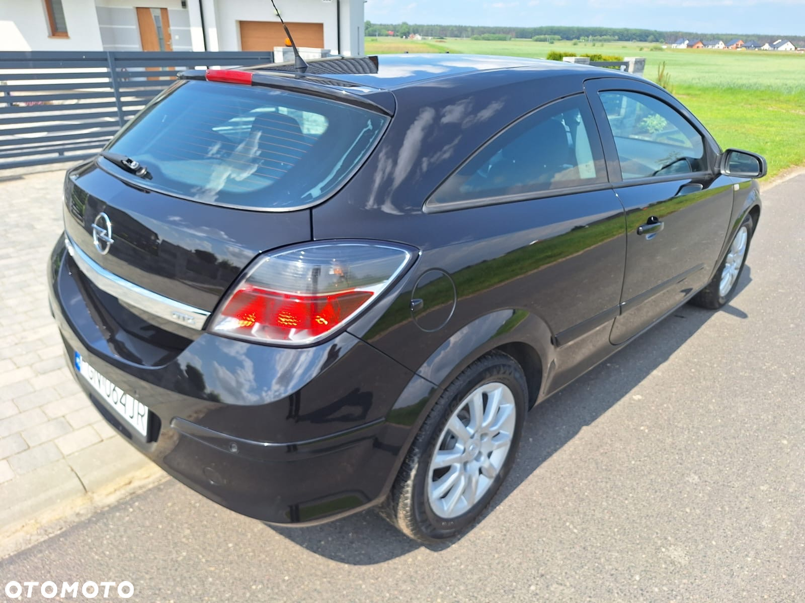 Opel Astra GTC 1.6 - 8