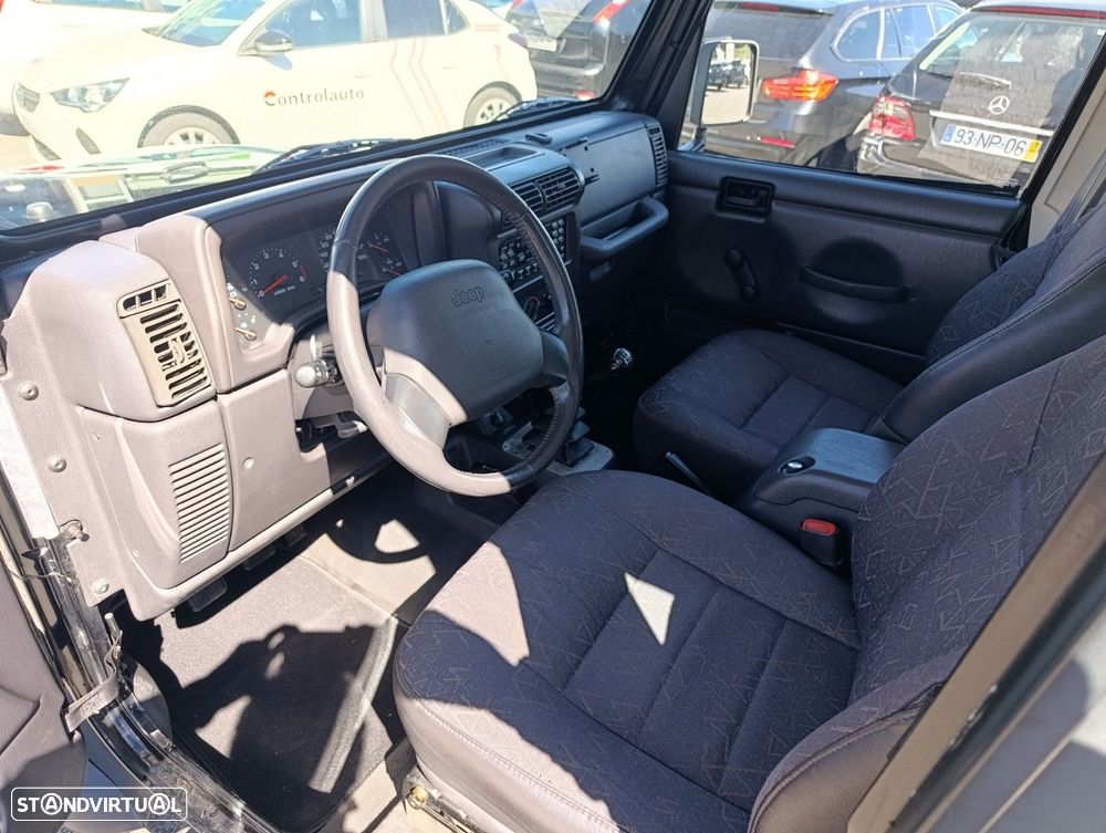 Jeep Wrangler 2.5 Hard Top - 7