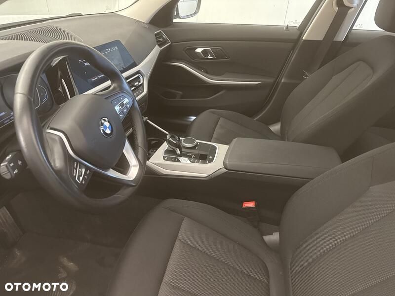 BMW Seria 3 318i - 12