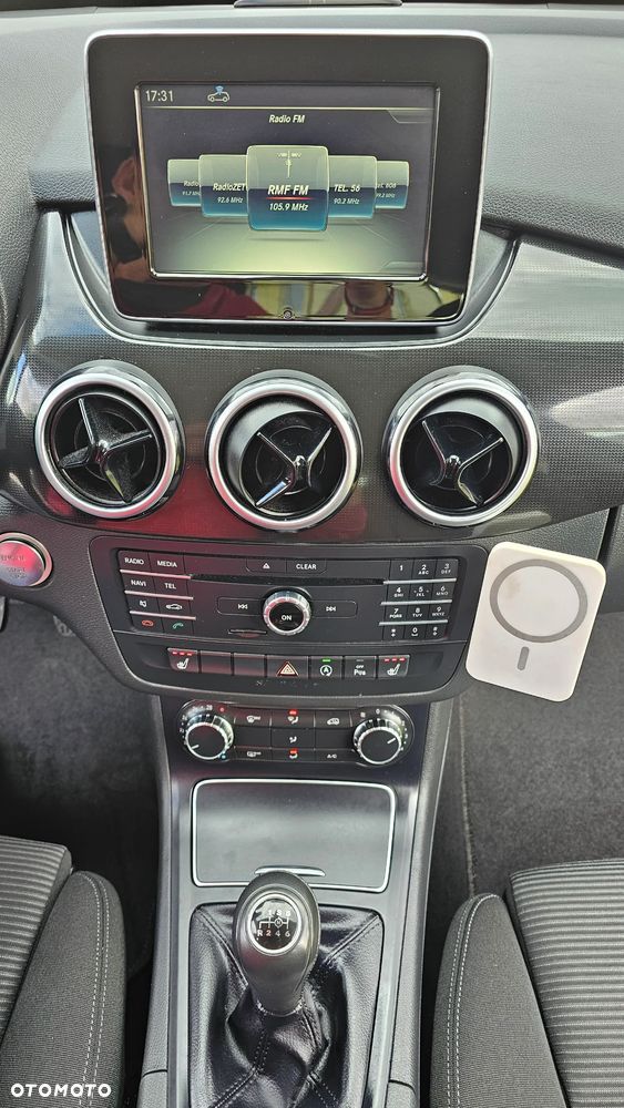 Mercedes-Benz Klasa B 180 d Edition - 17