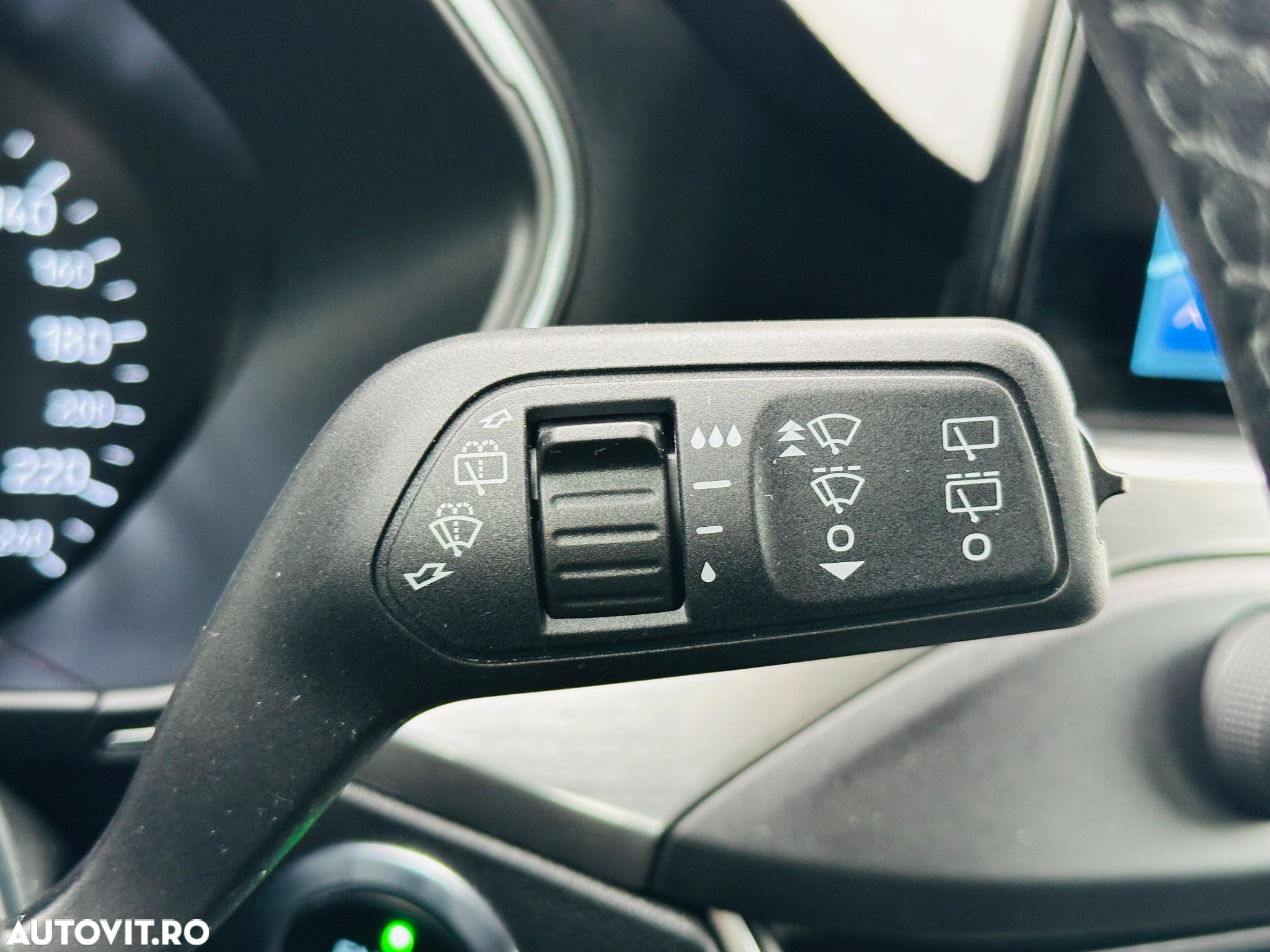 Ford Focus 1.0 EcoBoost Hybrid Aut. COOL&CONNECT DESIGN - 35