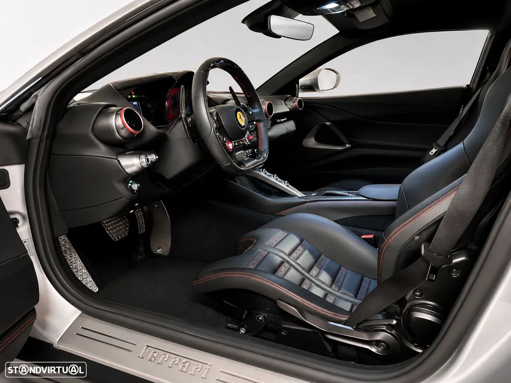 Ferrari 812 Superfast 6.5 V12 - 7