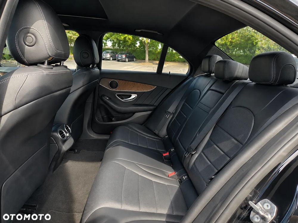 Mercedes-Benz Klasa C 300 9G-TRONIC - 14