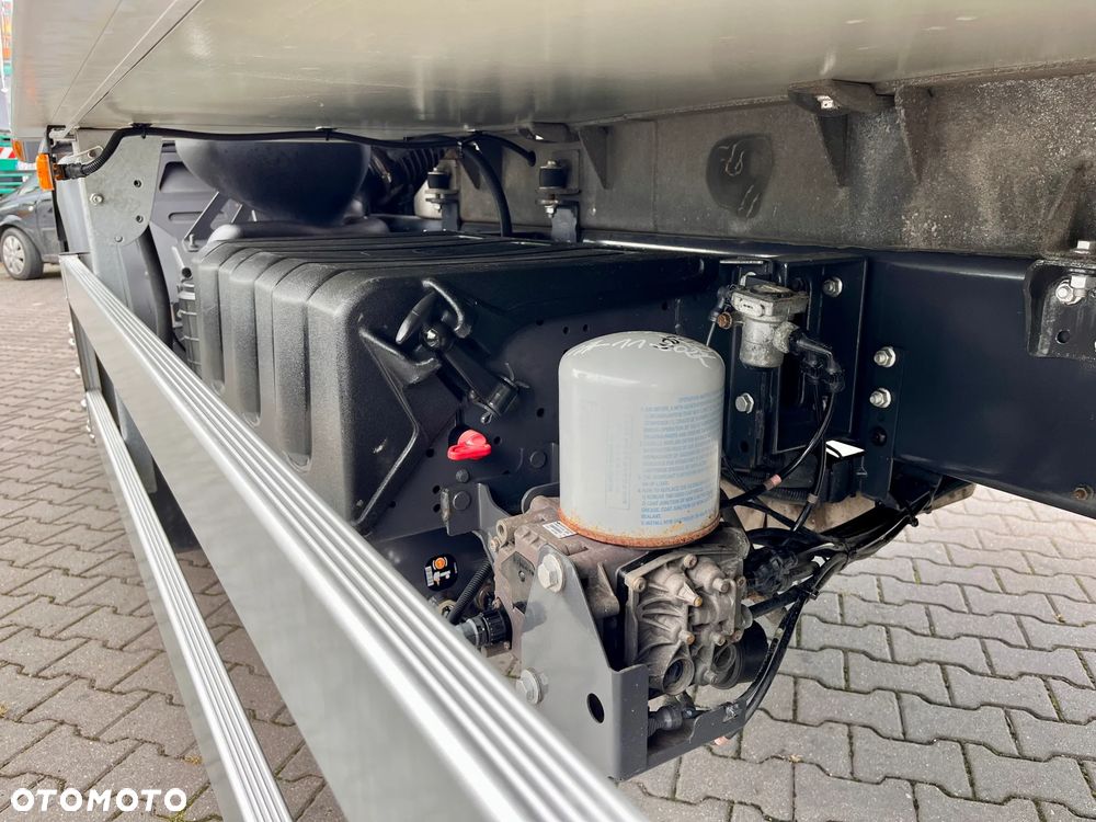 Renault D 256KM / DMC 18 / CHŁODNIA + WINDA / SALON POLSKA / FV 23% - 14