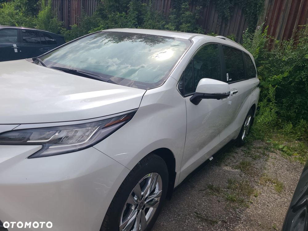 Toyota Sienna - 17