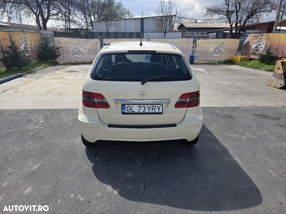 Mercedes-Benz B 180 - 8