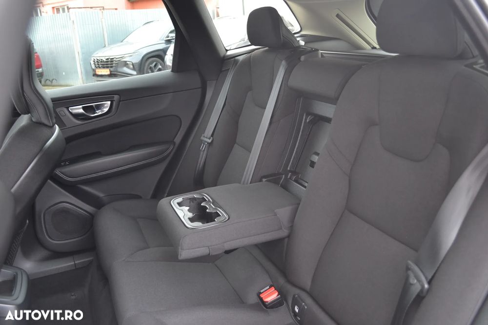 Volvo XC 60 B4 D AWD Geartronic Momentum Pro - 12