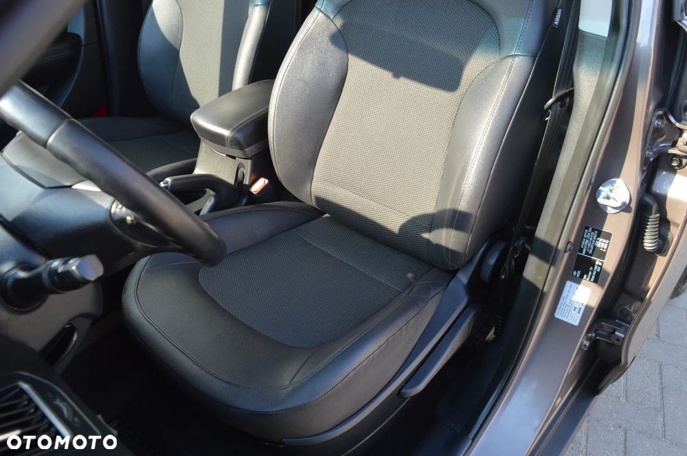 Hyundai ix35 1.6 GDI Premium 2WD - 21