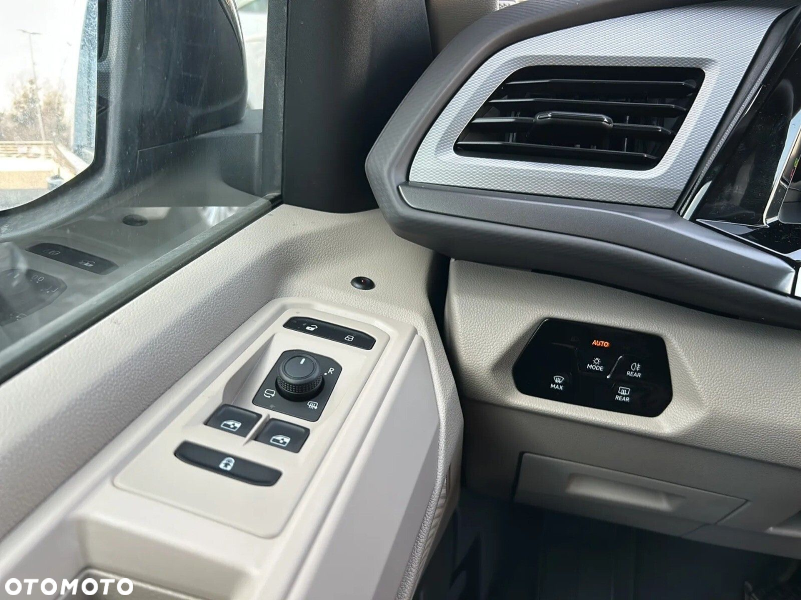 Volkswagen Multivan 2.0 TDI L2 Family DSG - 25