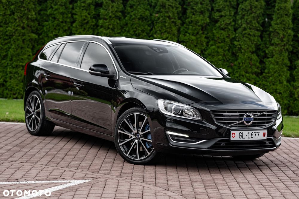 Volvo V60 D6 AWD Plug-in Hybrid Summum - 1