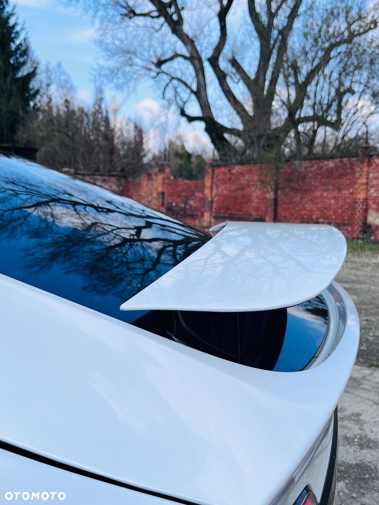 Tesla Model X - 12