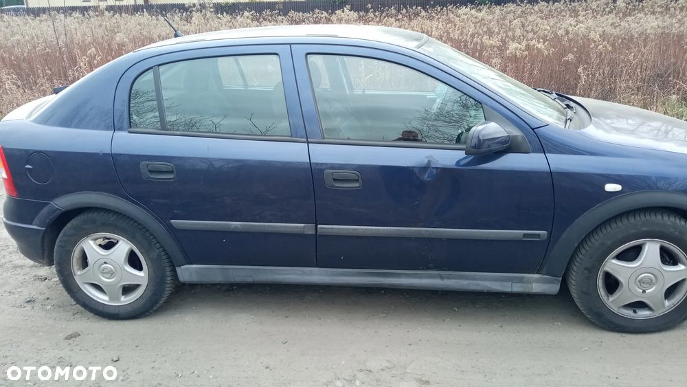 Opel Astra 1.6 GLS - 10