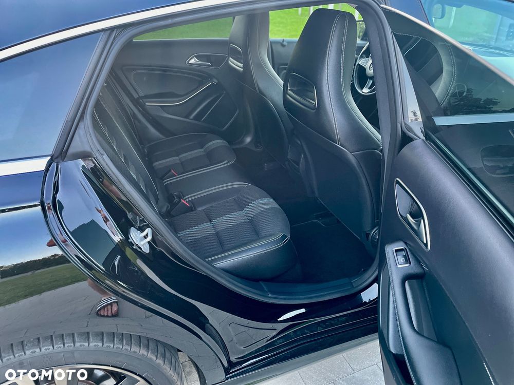 Mercedes-Benz CLA Shooting Brake 200 (CDI) d - 32