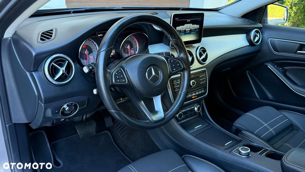 Mercedes-Benz GLA - 24