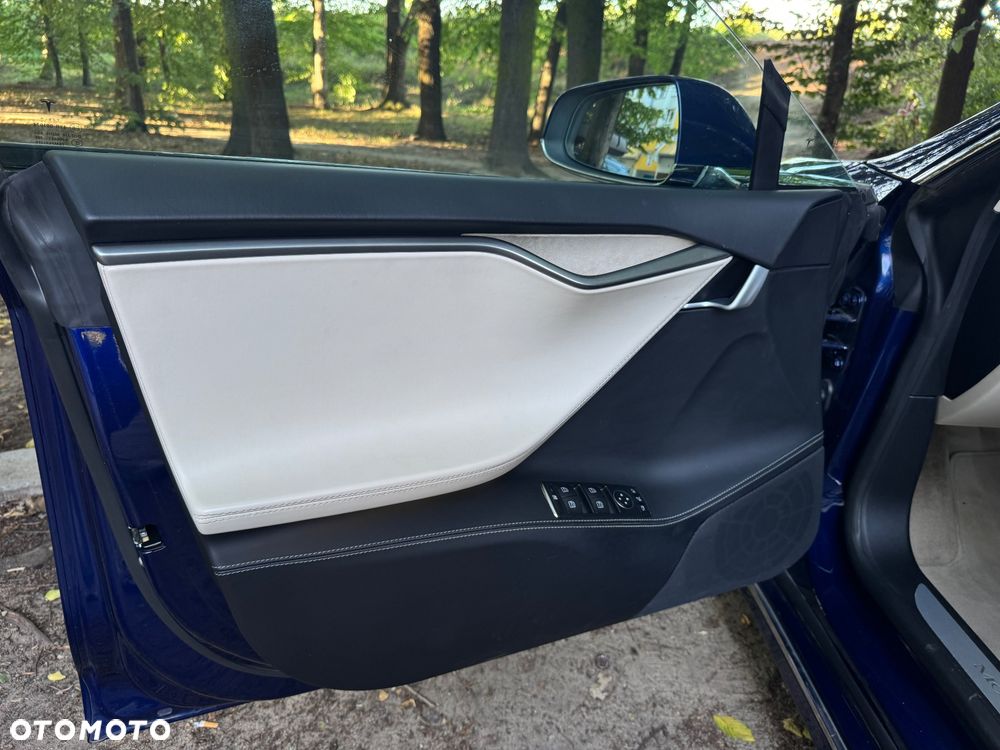 Tesla Model S - 10