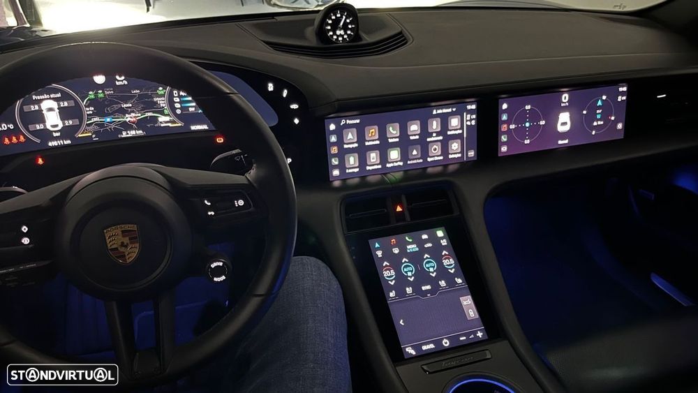 Porsche Taycan Cross Turismo 4S - 24