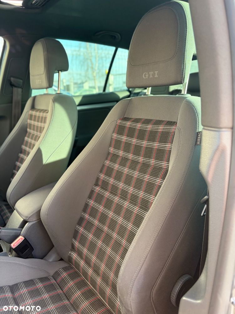 Volkswagen Golf 2.0 GTI - 12