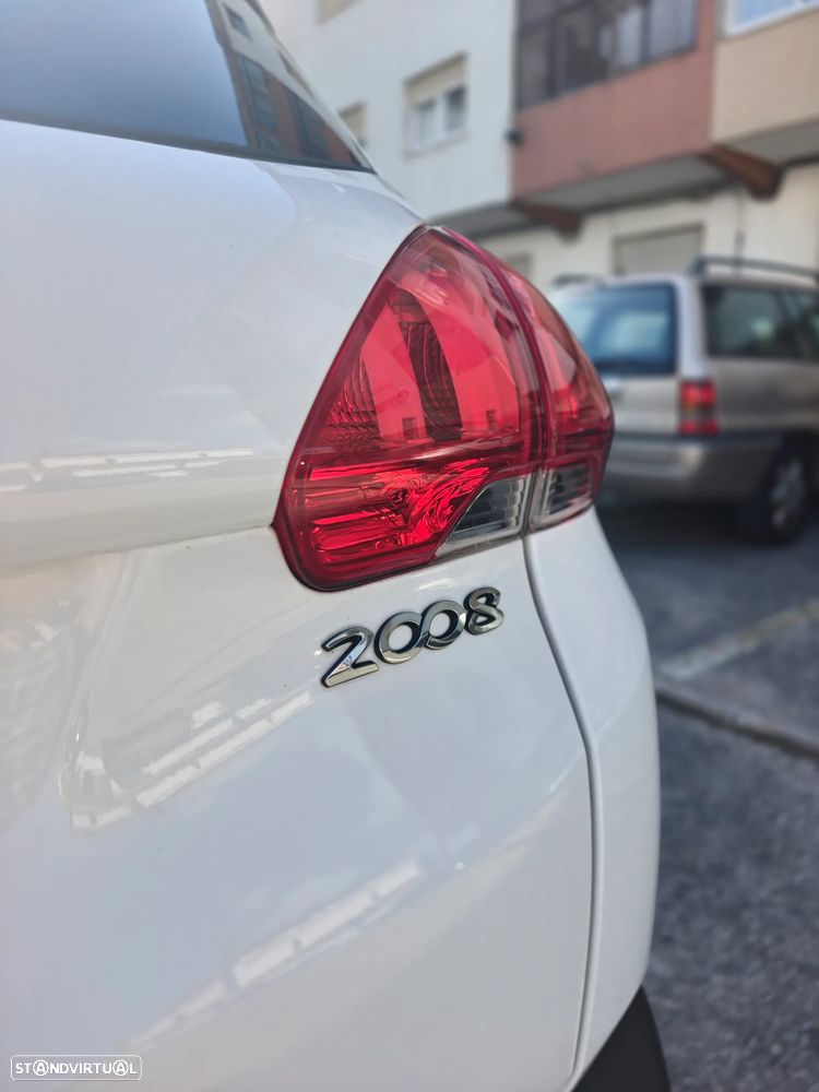 Peugeot 2008 1.2 PureTech Style - 12