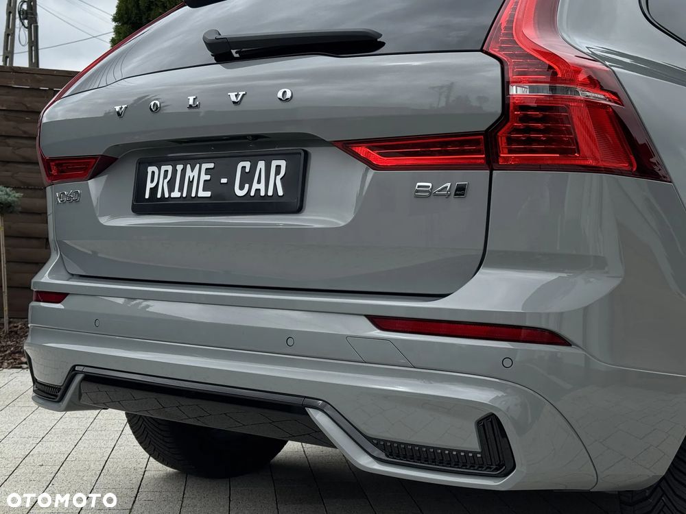 Volvo XC 60 B4 D AWD Plus Dark - 4