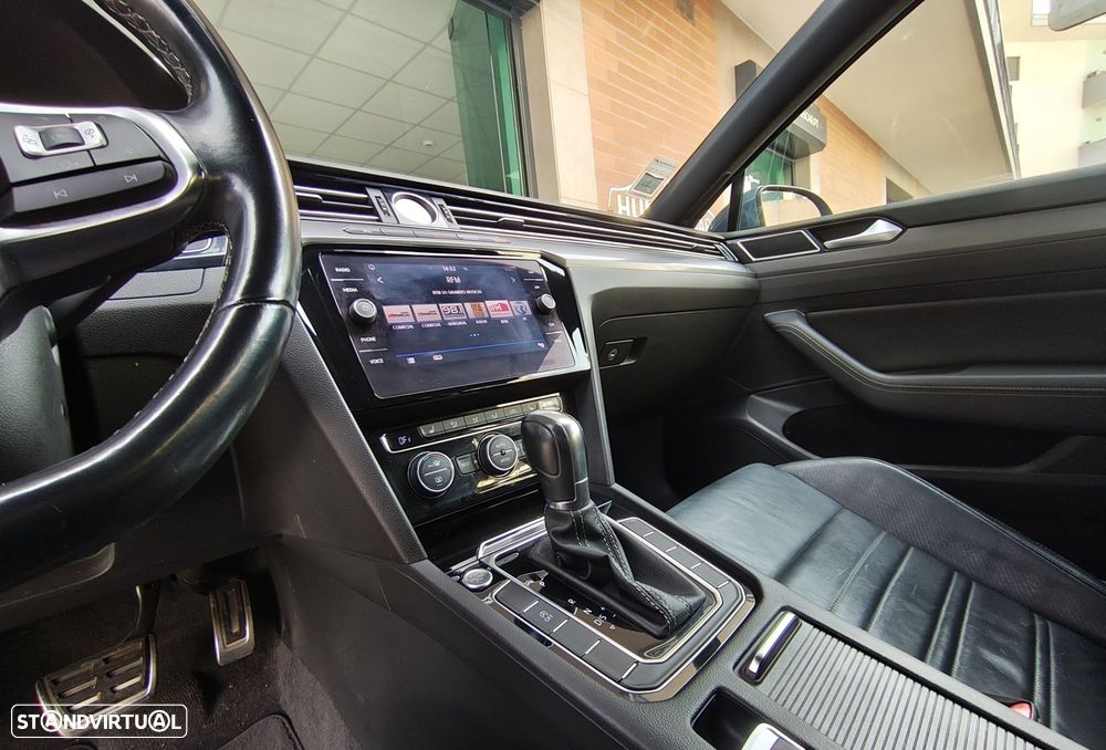 VW Passat Variant 2.0 TDi R-Line DSG - 15