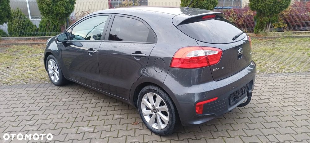 Kia Rio 1.1 CRDI Dream Team Edition - 4