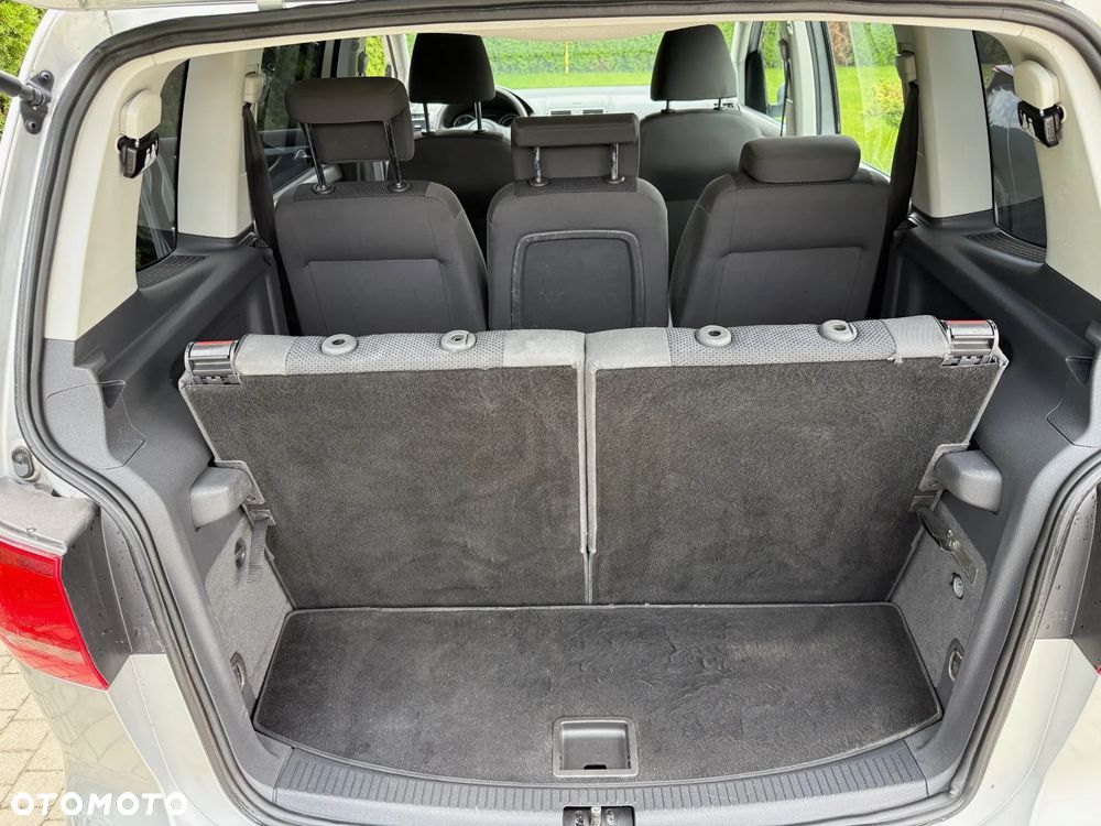 Volkswagen Touran - 20