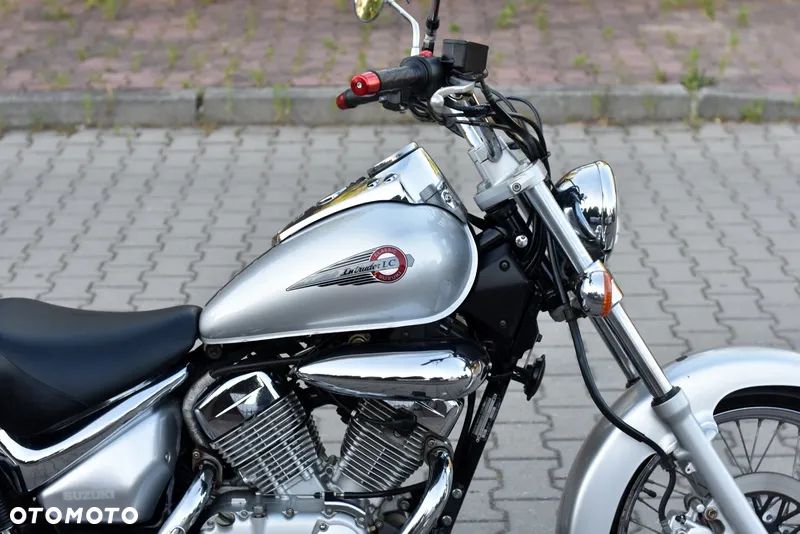 Suzuki Intruder - 8