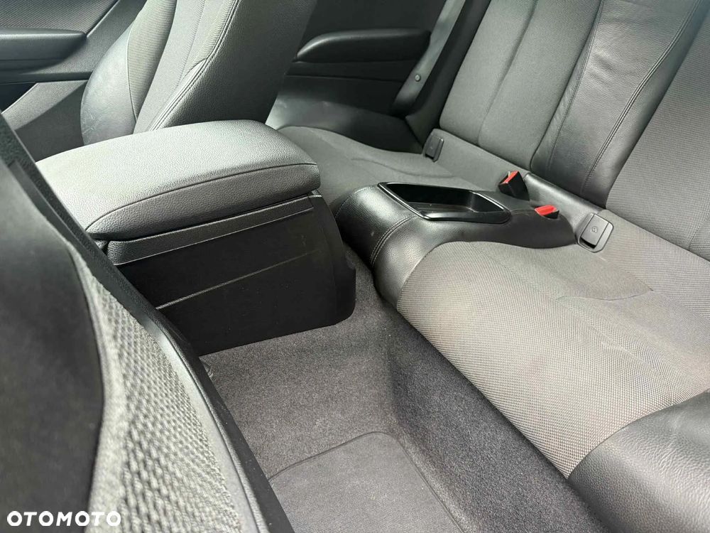 BMW Seria 2 220i Coupe Advantage - 19