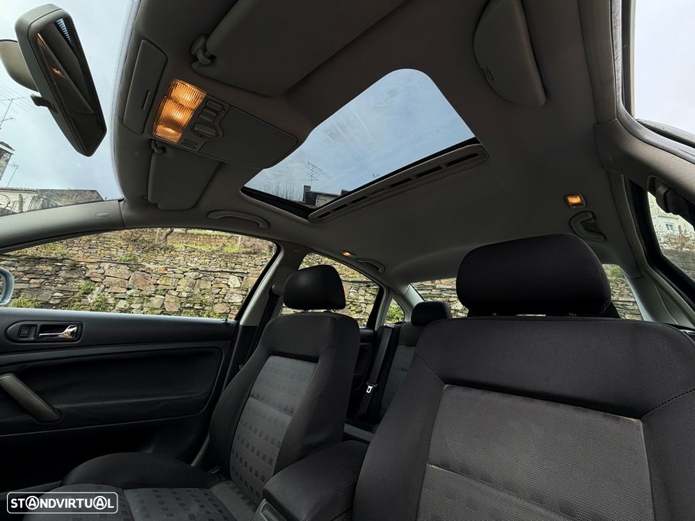 VW Passat 1.9 TDi Confortline Plus 6V - 10