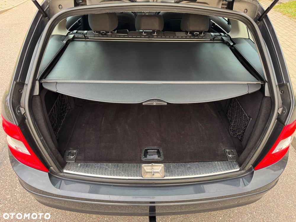 Mercedes-Benz Klasa C 180 Kompressor BlueEFFICIENCY Elegance - 18