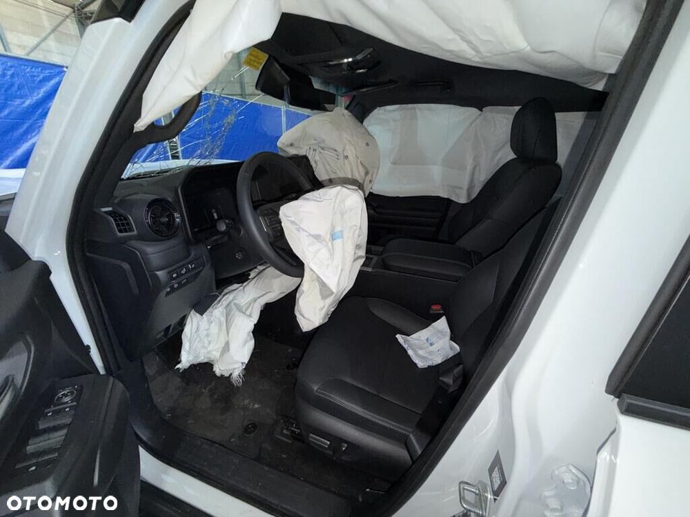 Toyota Land Cruiser - 12