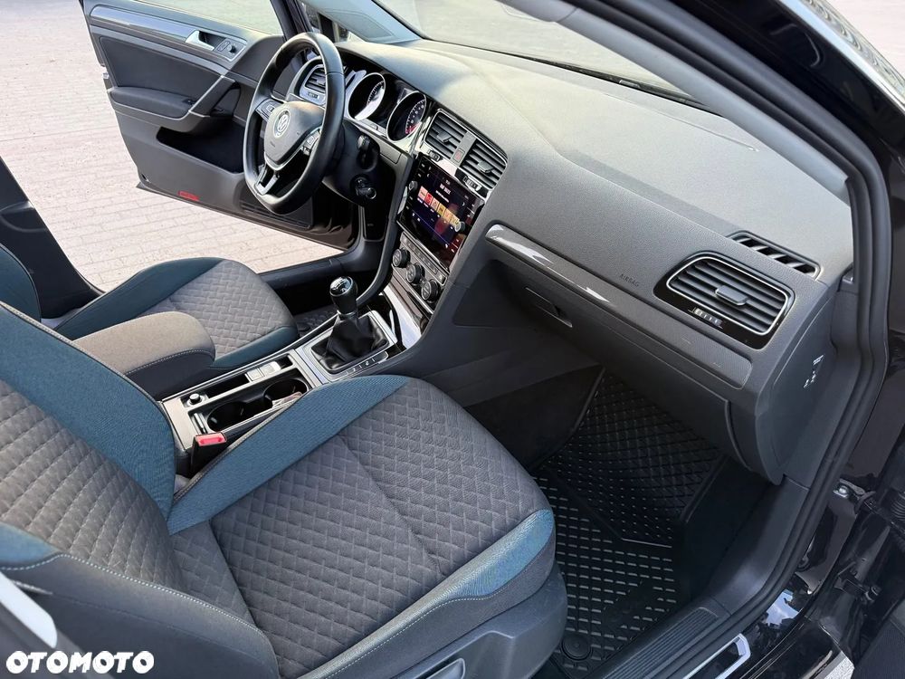 Volkswagen Golf - 16