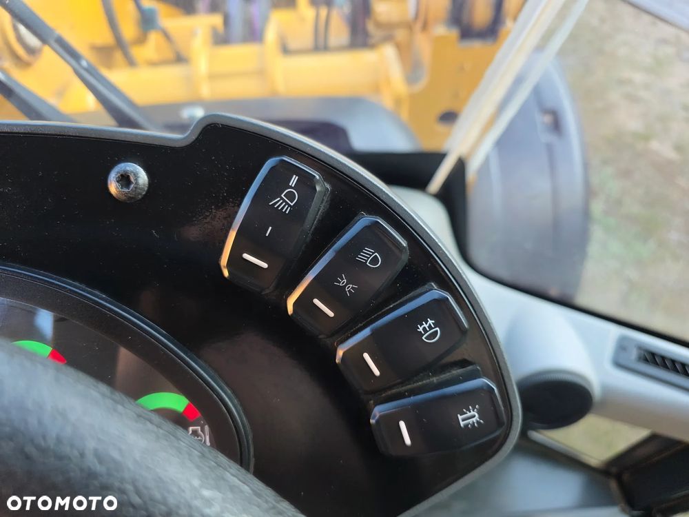 Caterpillar CAT 906 - 8