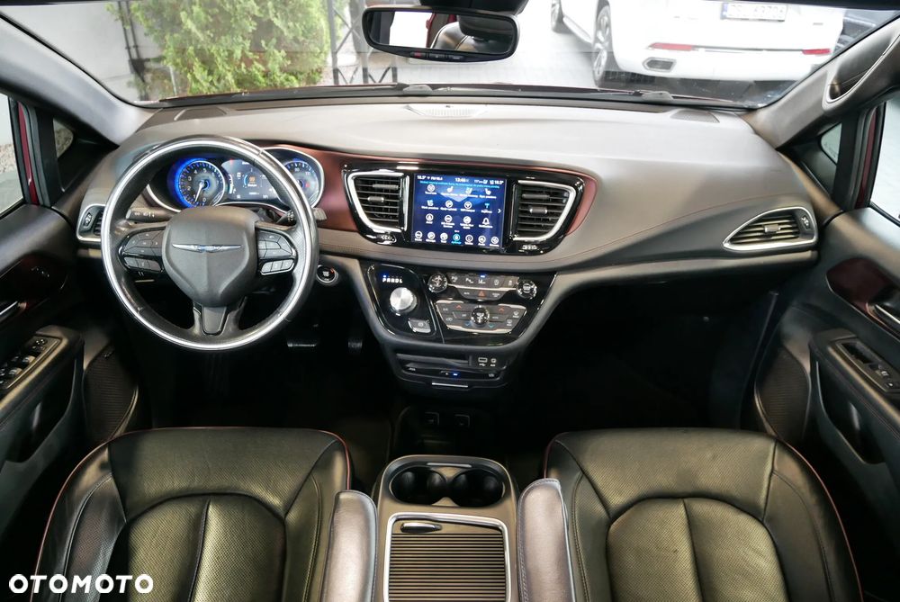 Chrysler Pacifica - 16