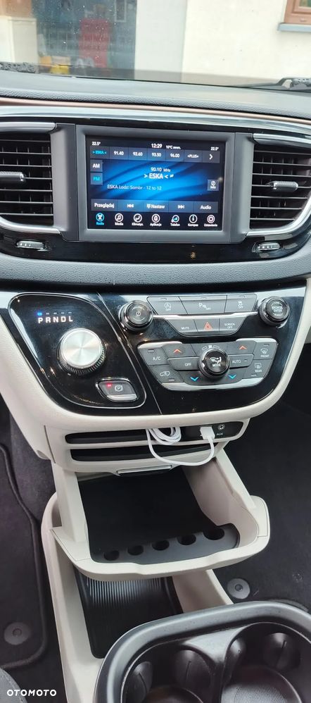 Chrysler Pacifica - 12