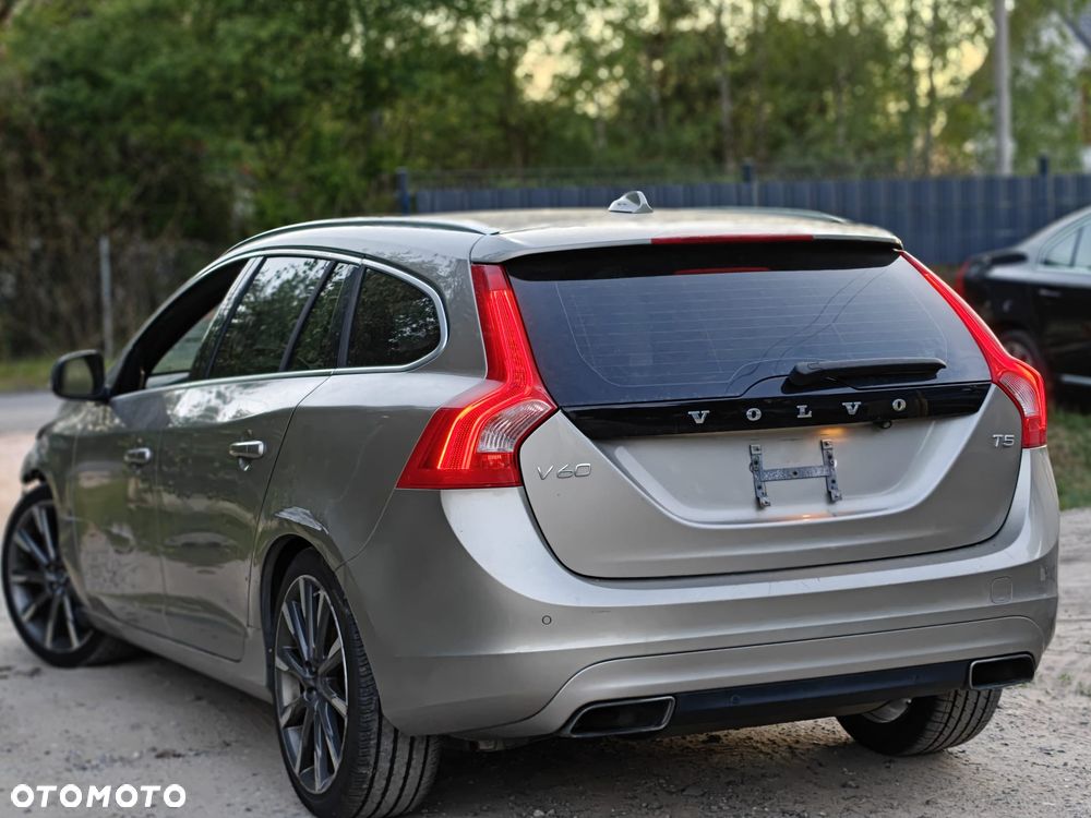 Volvo V60 T5 Geartronic Momentum - 11